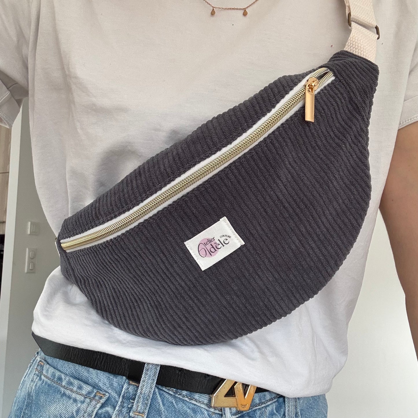 Banane en velours côtelé gris/fleuri en stock