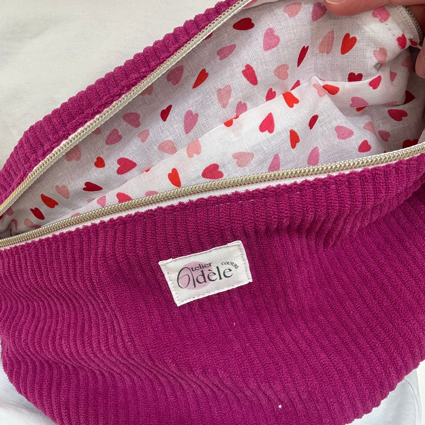 Banane en velours côtelé fuchsia/coeurs en stock