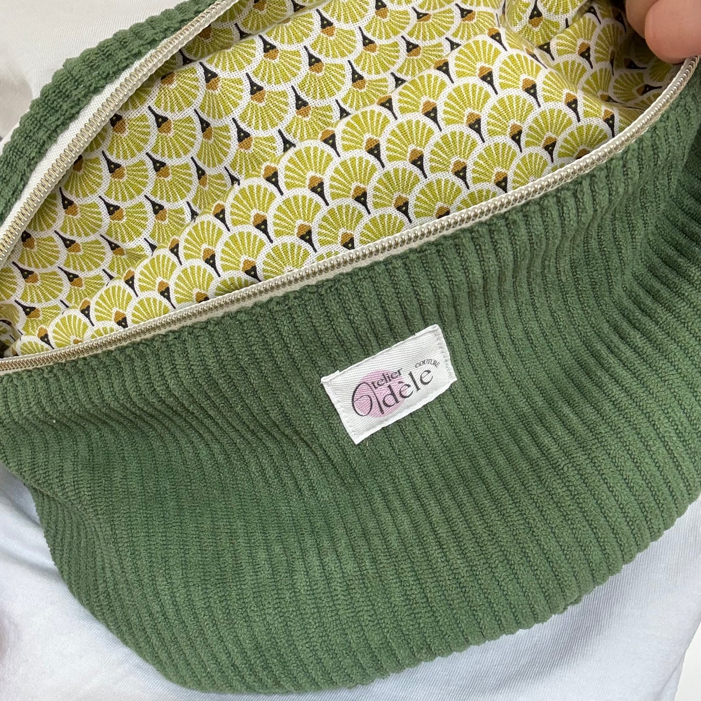 Banane en velours côtelé vert matcha/éventails en stock