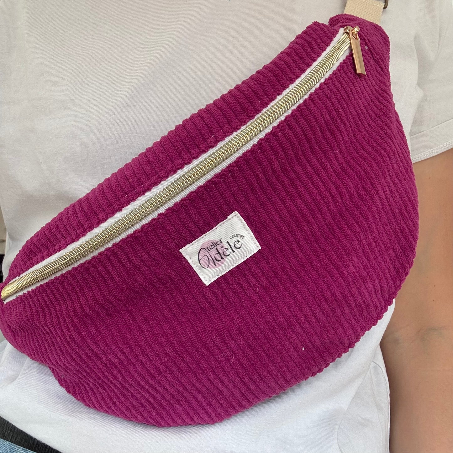 Banane en velours côtelé fuchsia/coeurs en stock