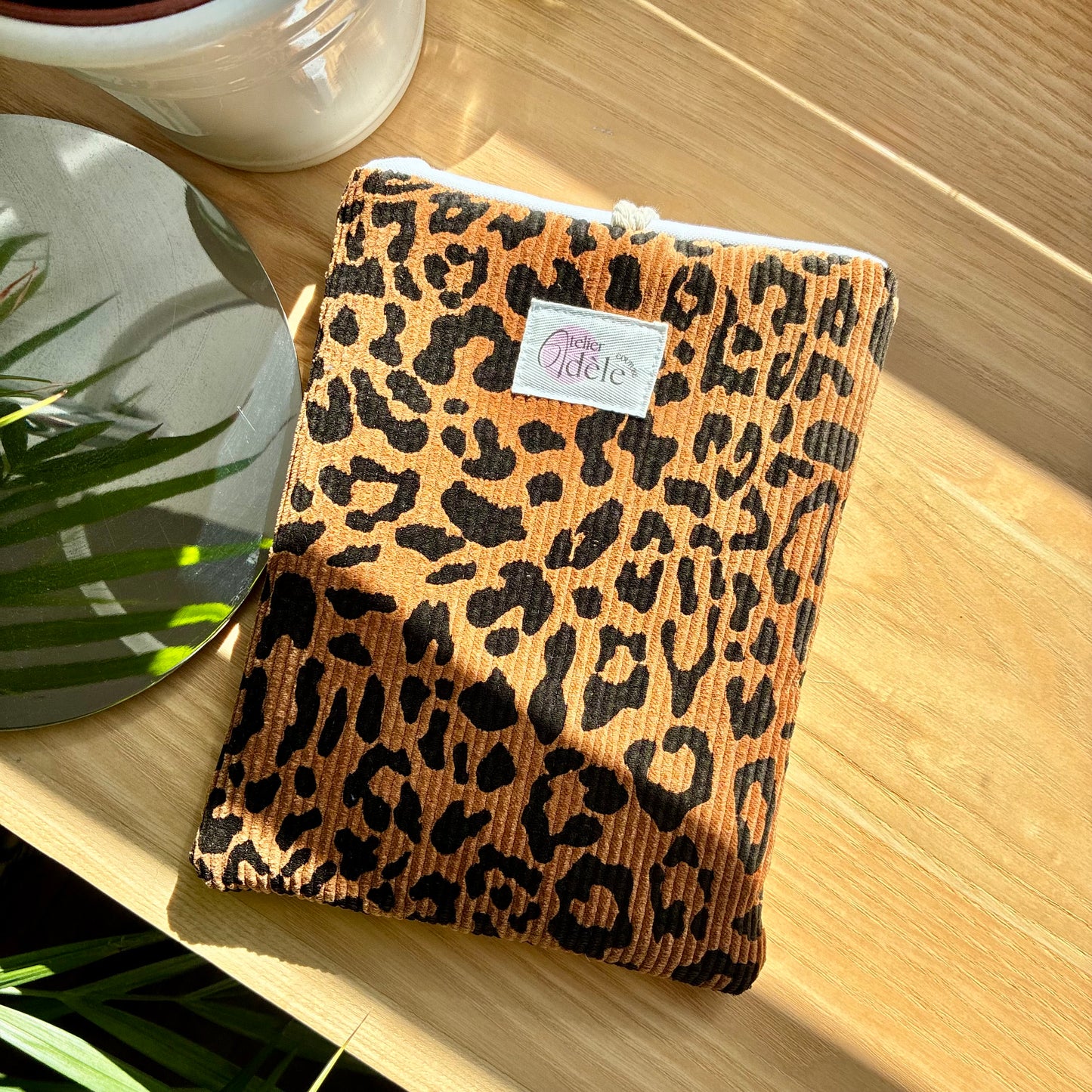 Protège-livre de poche en velours côtelé léopard en stock