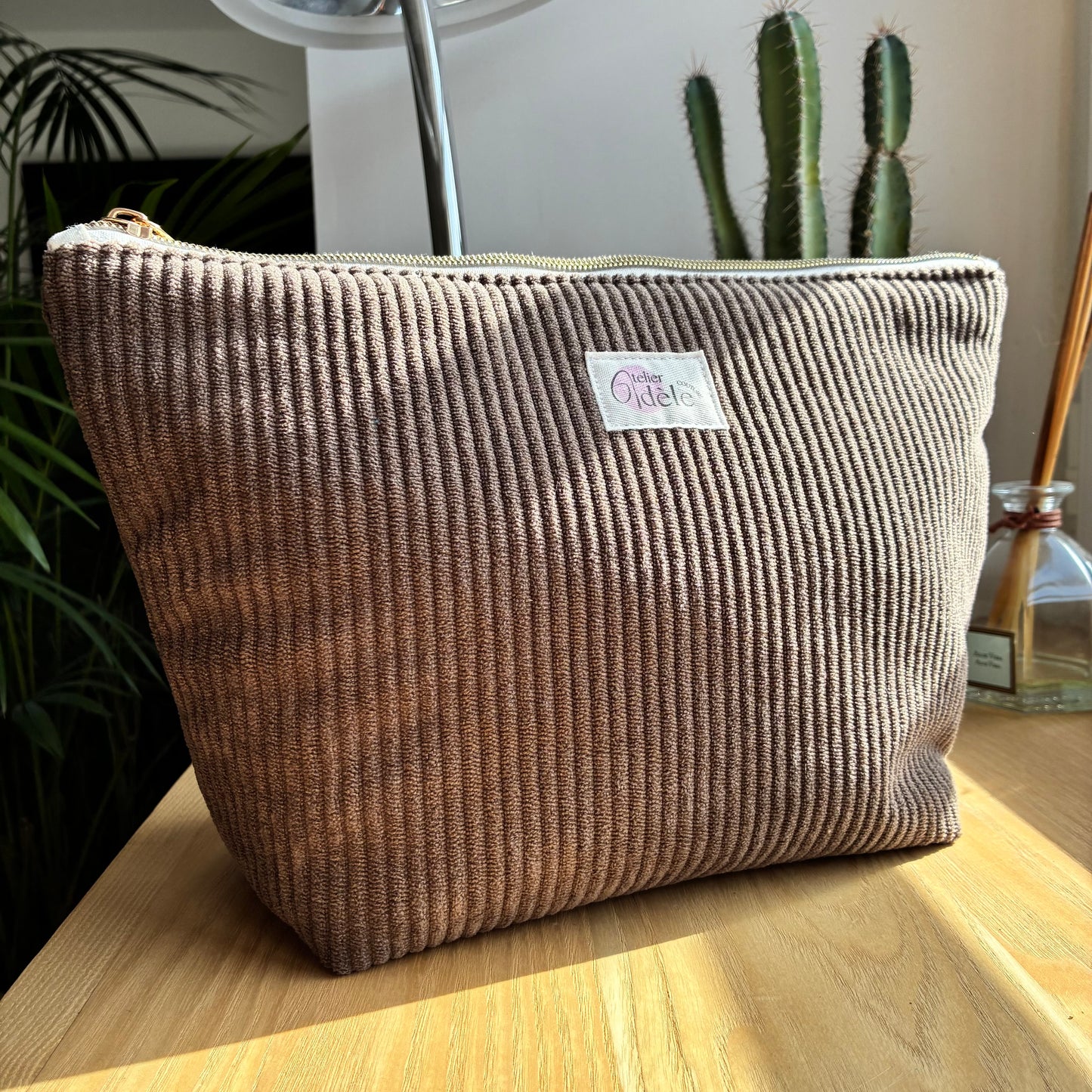 Trousse de toilette en velours côtelé marron - personnalisable