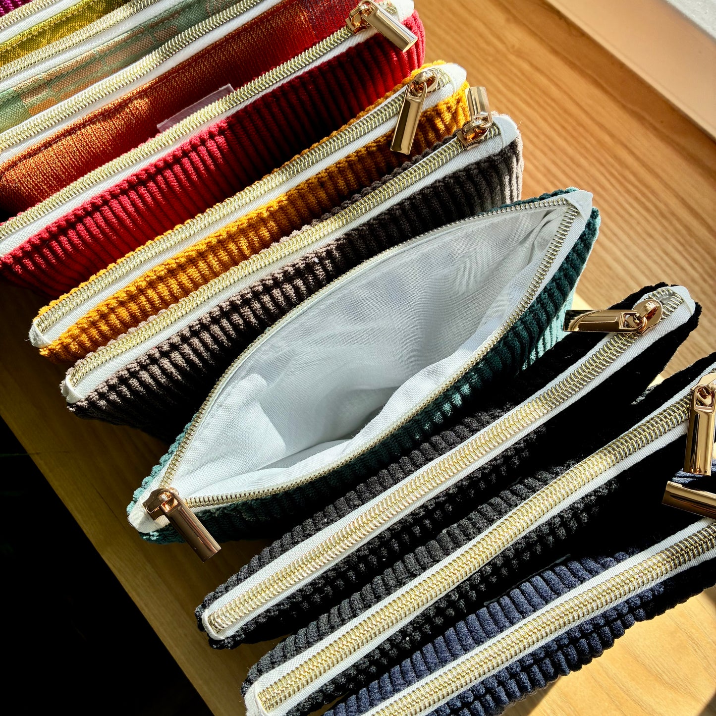 Trousse plate en velours côtelé camel/écru