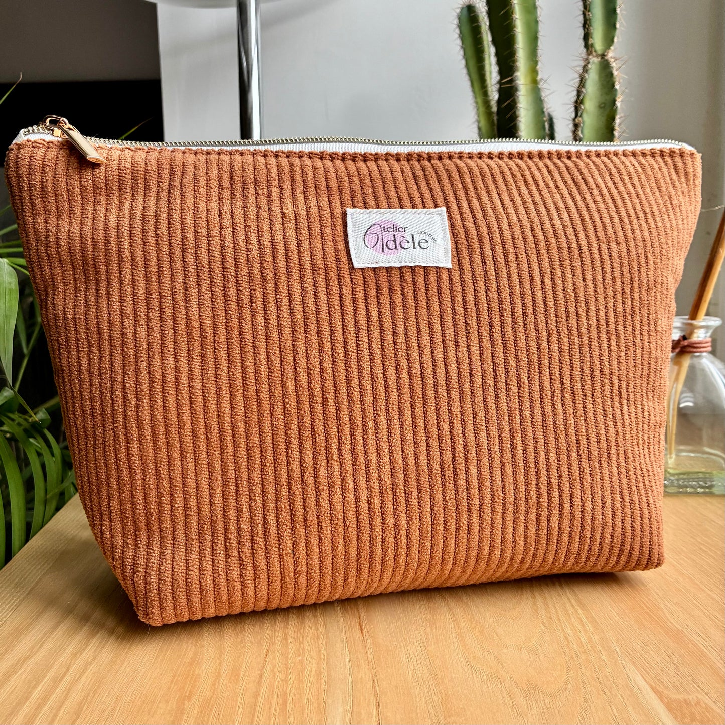 Trousse de toilette en velours côtelé camel - personnalisable