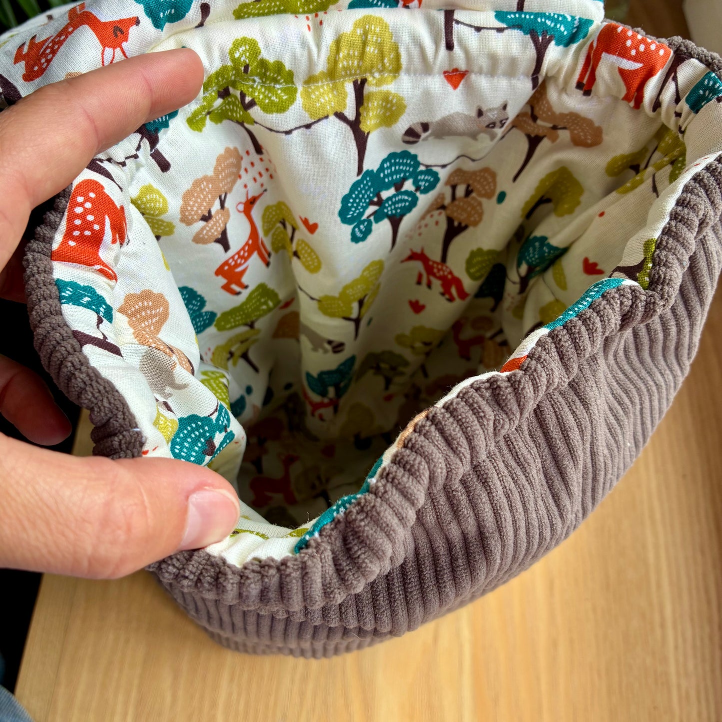Sac à dos enfant maternelle en velours côtelé marron/forêt