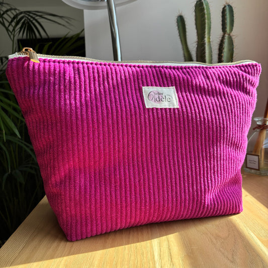 Trousse de toilette en velours côtelé fuchsia - personnalisable