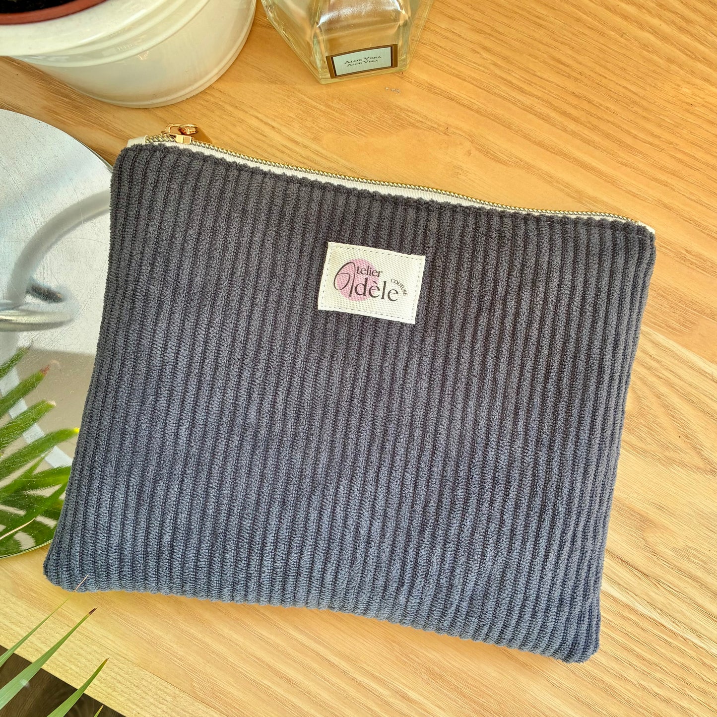 Trousse plate en velours côtelé gris/écru