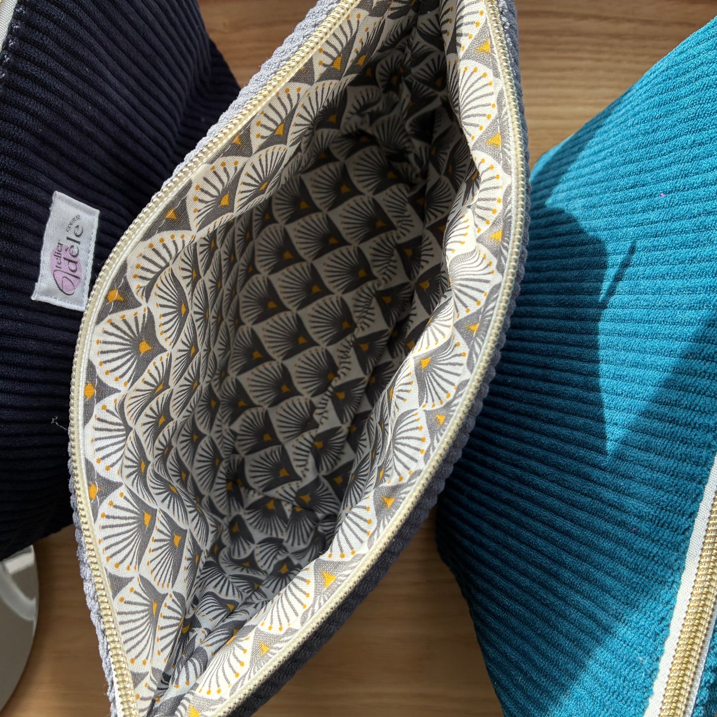 Trousse de toilette en velours côtelé gris/géométrique - en stock
