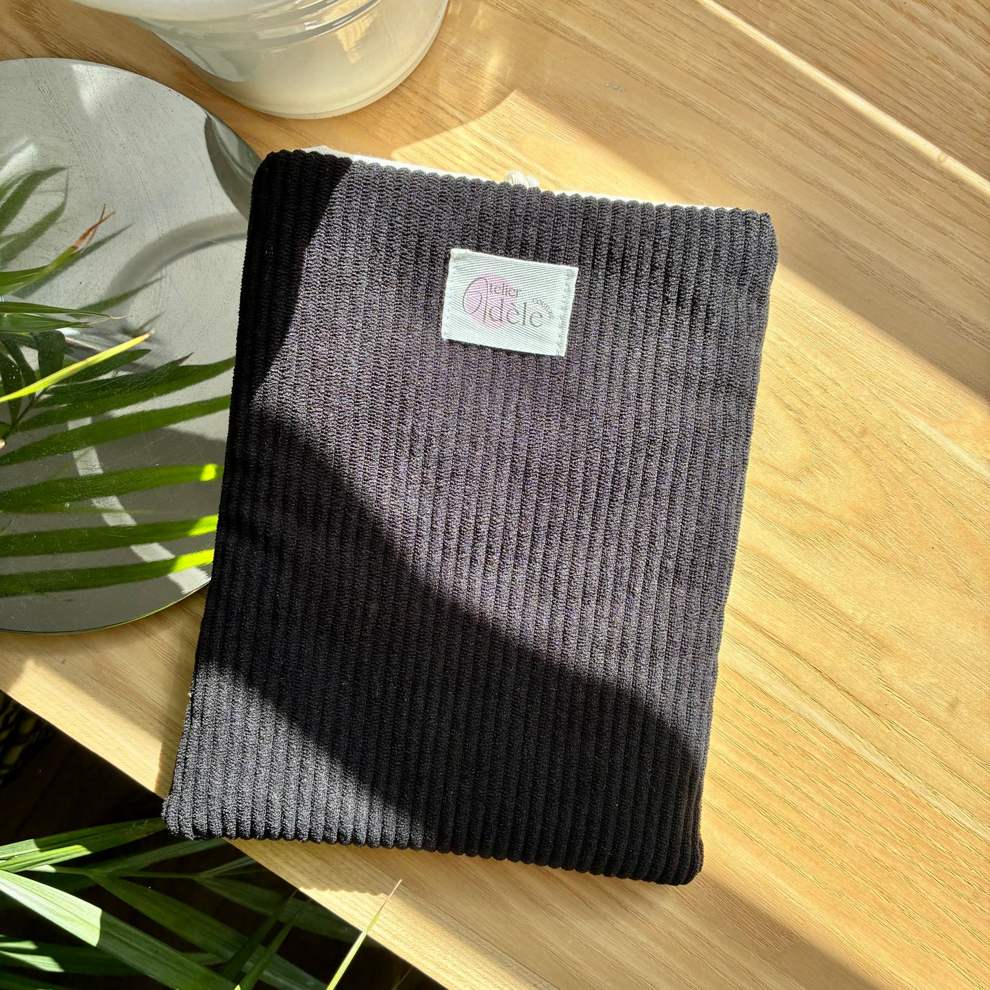 Protège-livre de poche en velours côtelé noir/vichy beige en stock