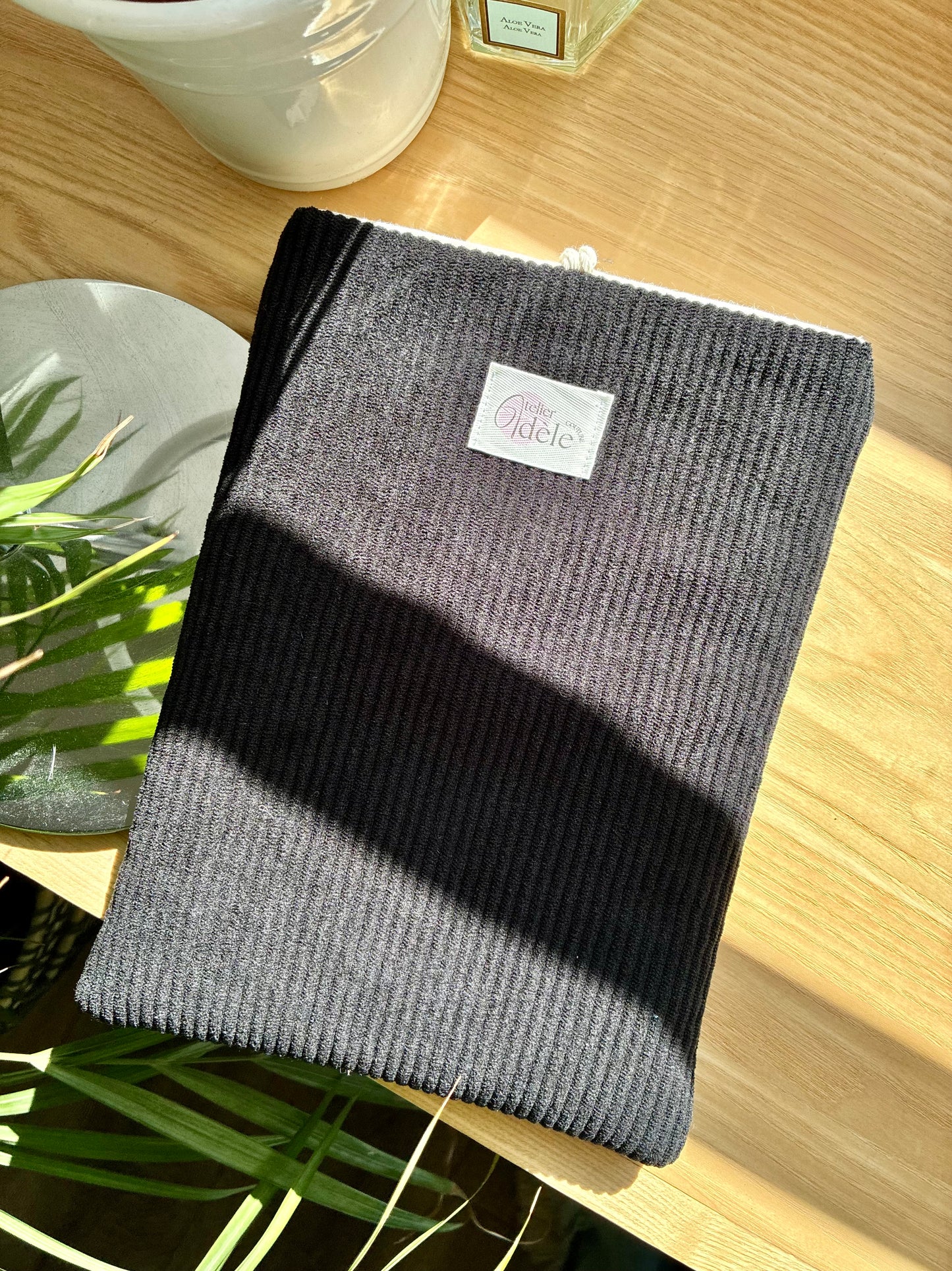 Protège-livre broché en velours côtelé noir/vichy en stock