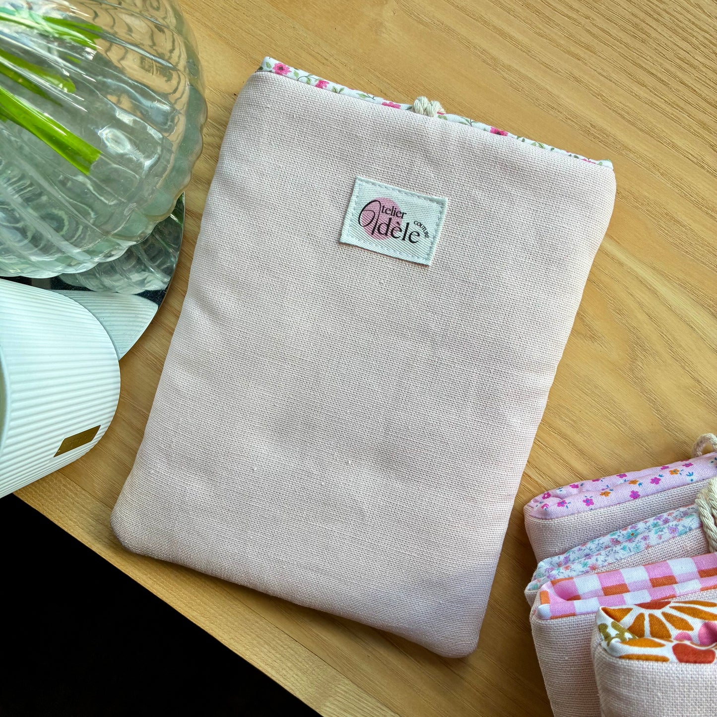 Protège-livre de poche en coton rose pâle en stock
