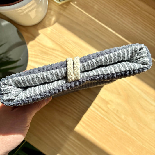 Protège-livre de poche en velours côtelé gris/rayures en stock