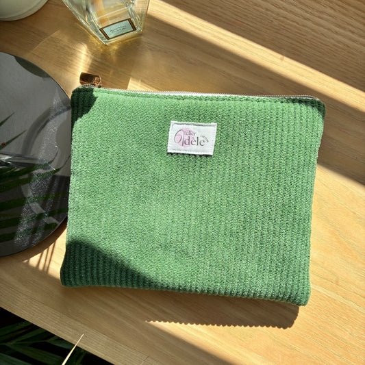 Trousse plate en velours côtelé vert matcha/écru
