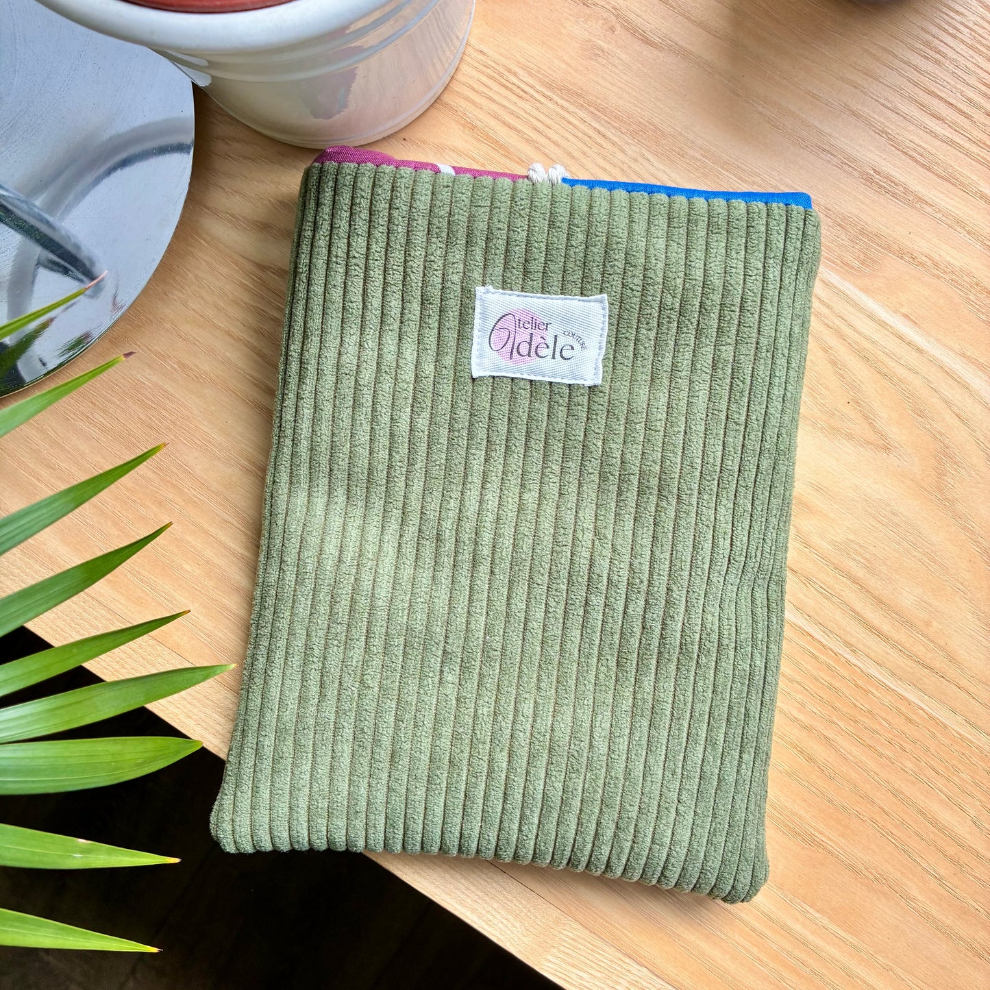 Protège-livre de poche en velours côtelé kaki/abstrait en stock