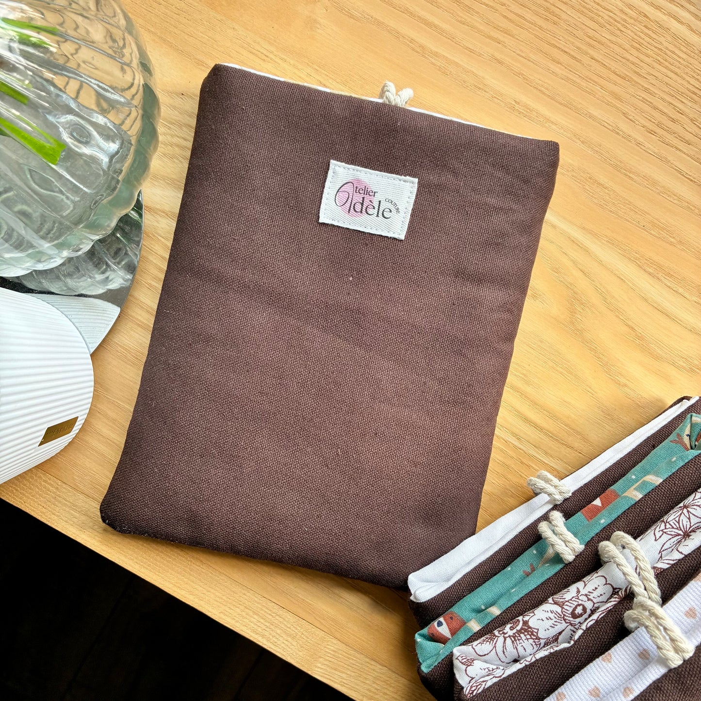 Protège-livre de poche en coton marron en stock