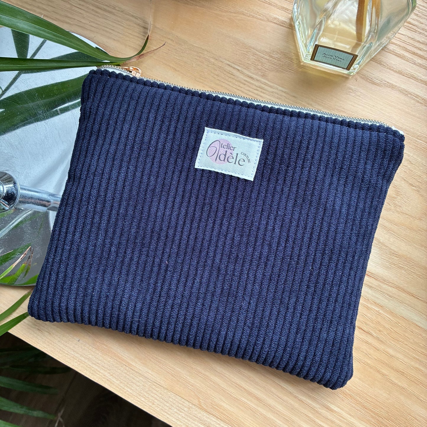 Trousse plate en velours côtelé bleu marine/écru