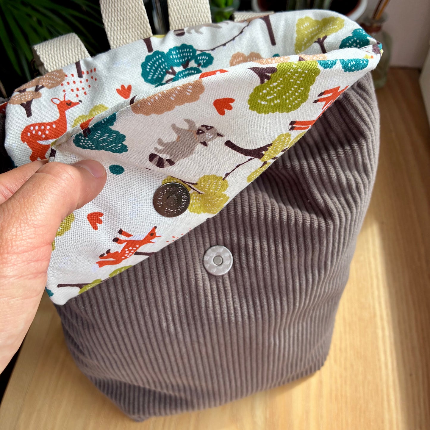 Sac à dos enfant maternelle en velours côtelé marron/forêt