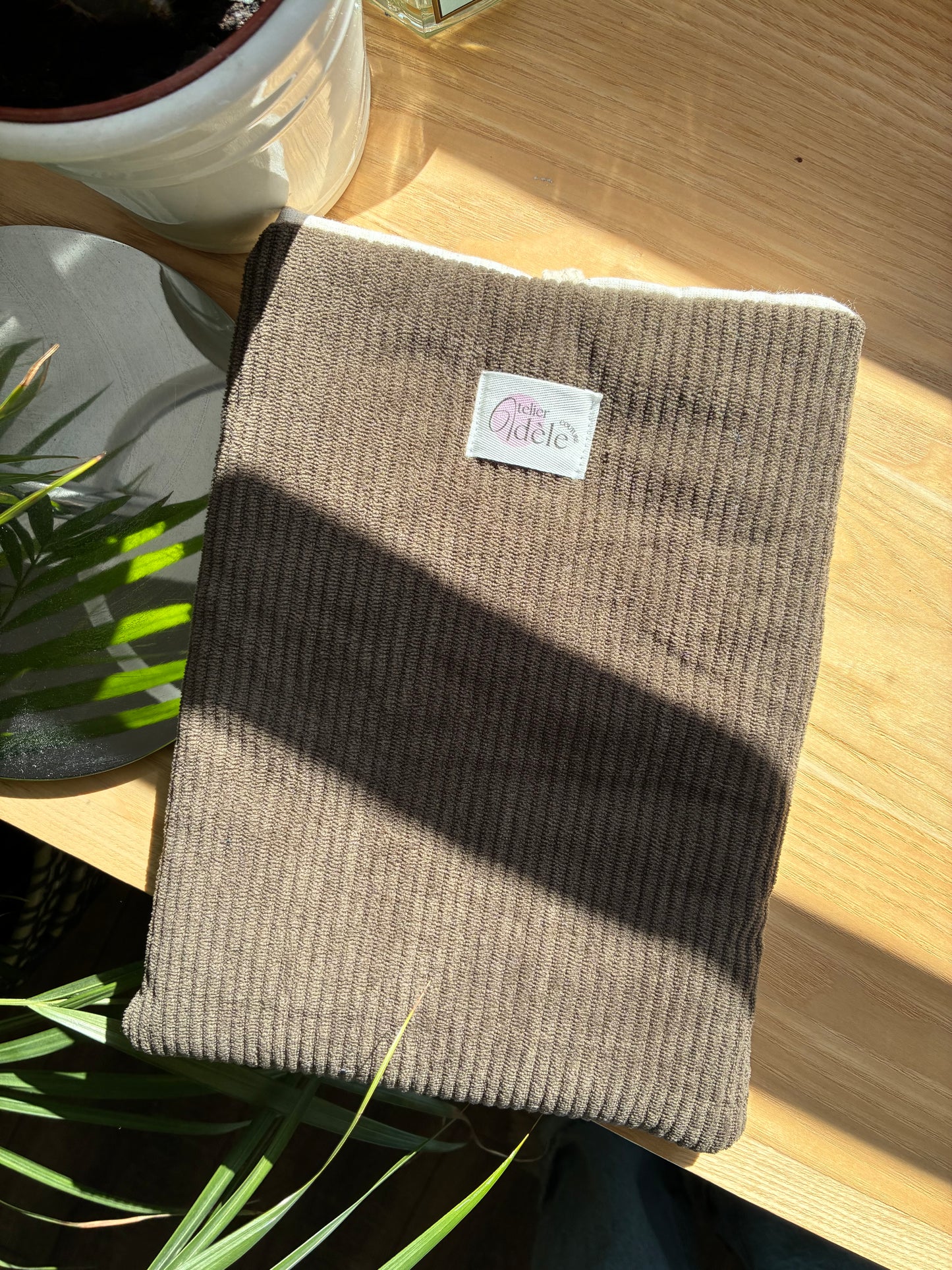 Protège-livre broché en velours côtelé marron/vichy en stock