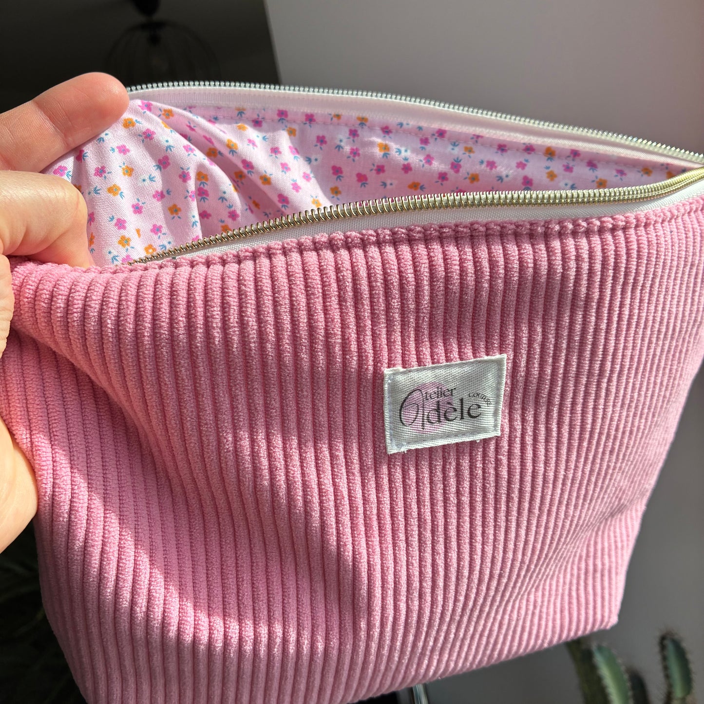 Trousse de toilette en velours côtelé rose pâle/fleuri - en stock