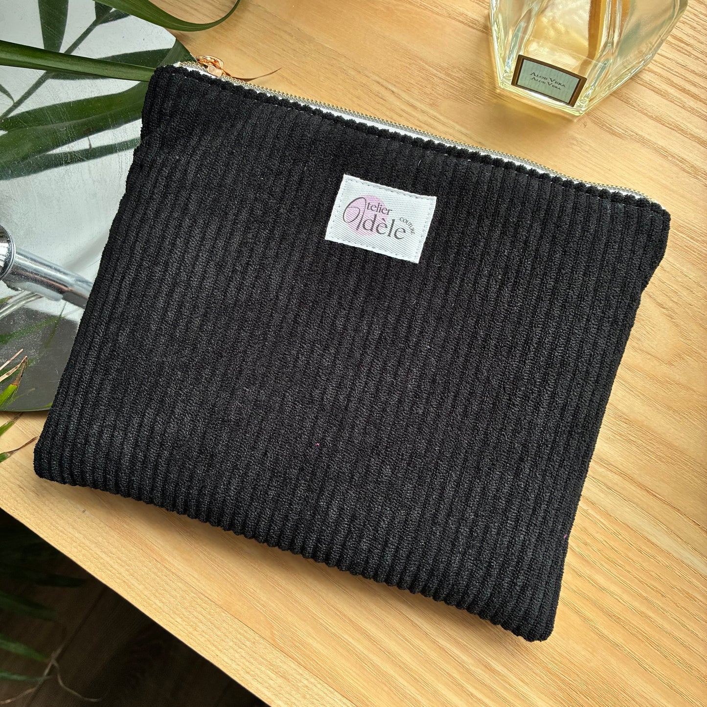 Trousse plate en velours côtelé noir/écru