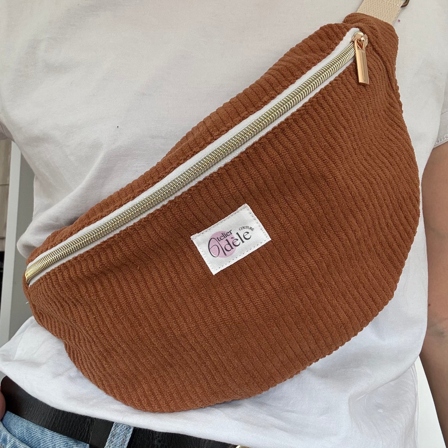 Banane en velours côtelé camel/fleuri en stock