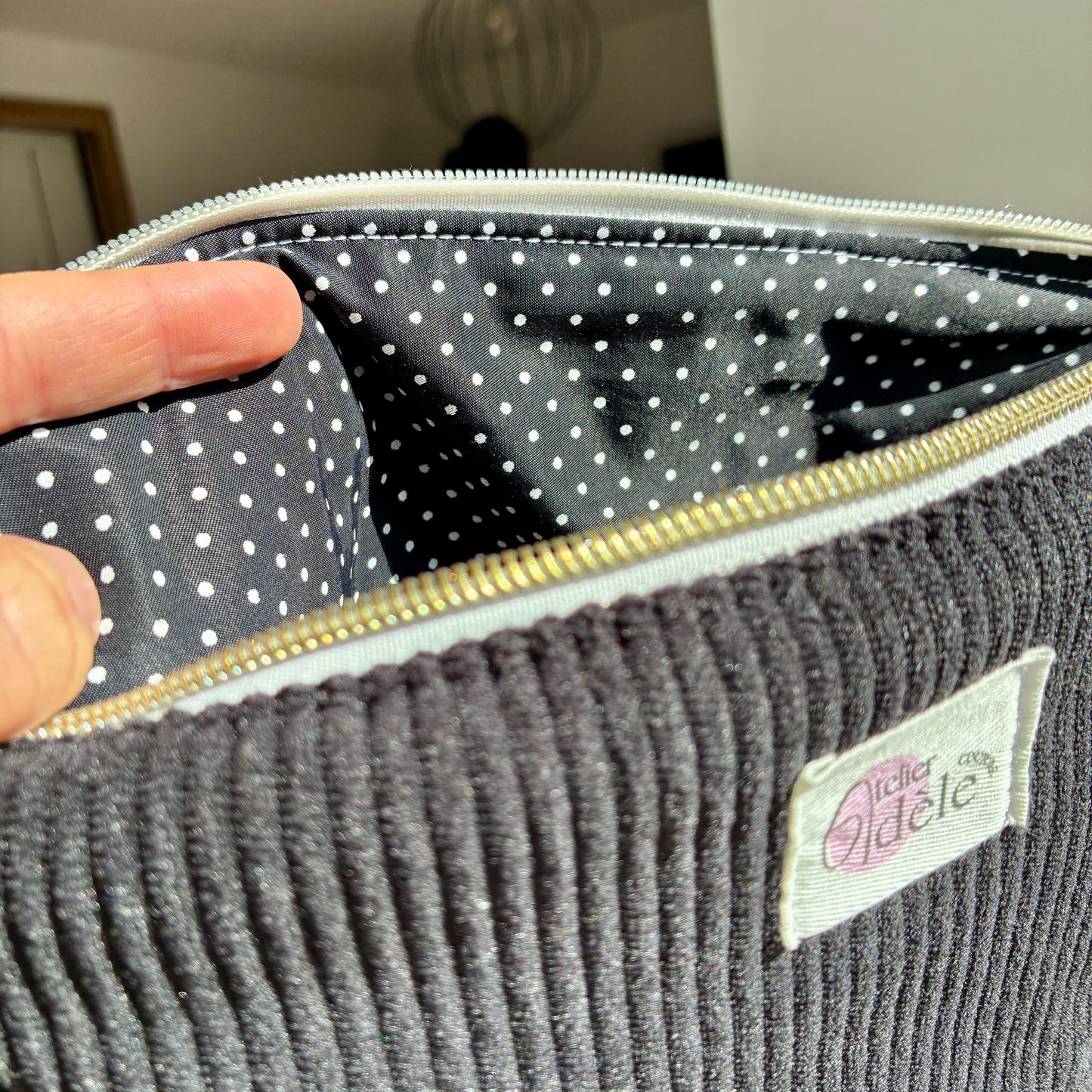 Trousse de toilette en velours côtelé noir/pois - en stock