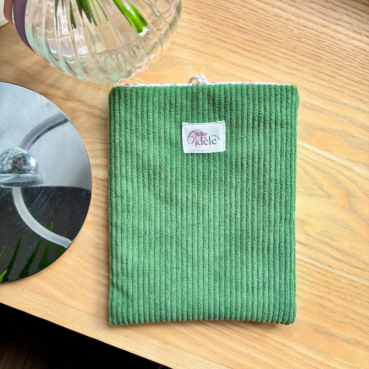 Protège-livre de poche en velours côtelé vert matcha en stock