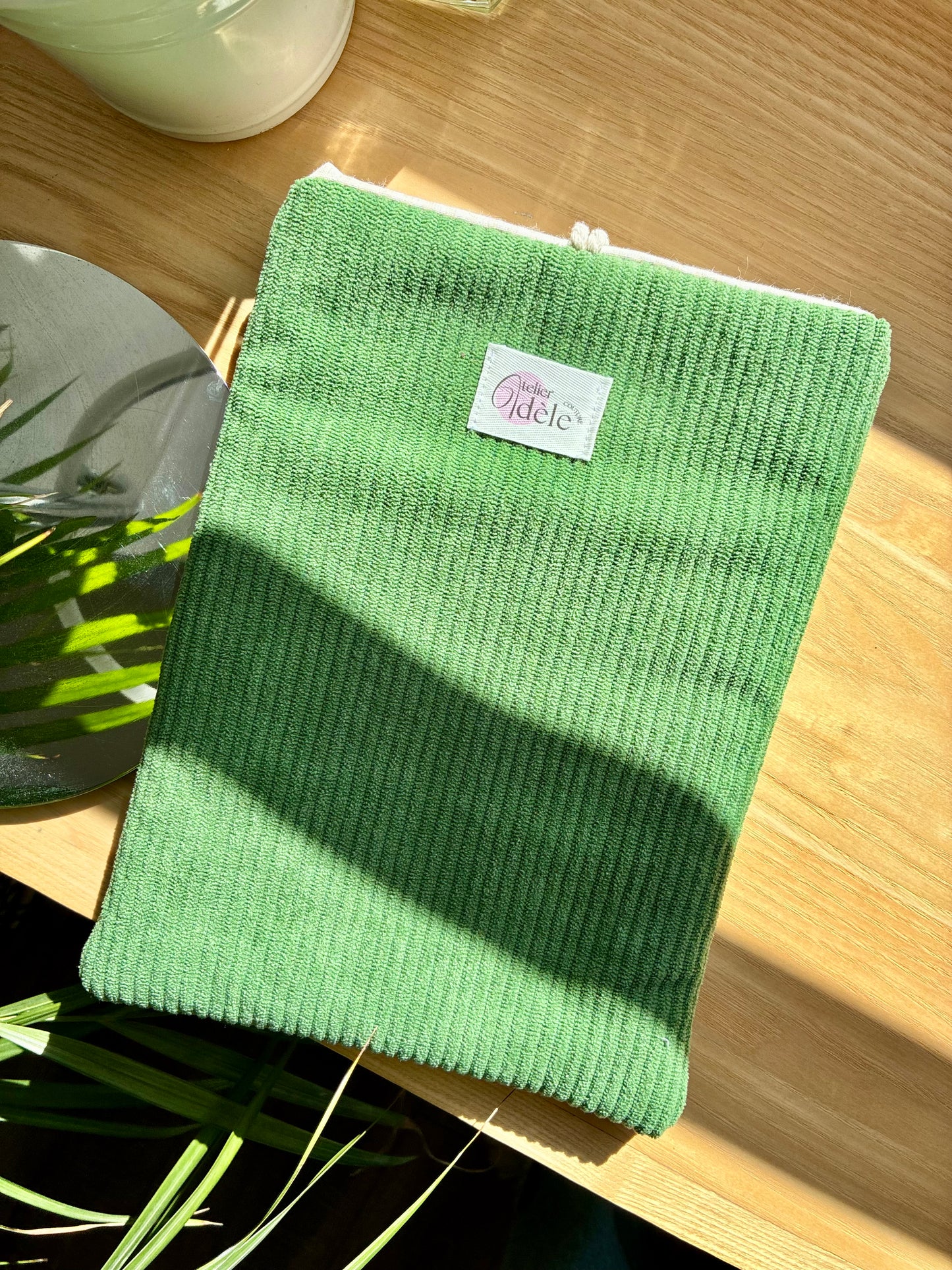 Protège-livre broché en velours côtelé vert matcha/vichy en stock