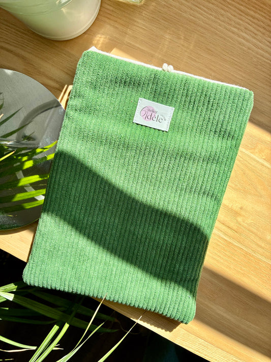 Protège-livre broché en velours côtelé vert matcha en stock