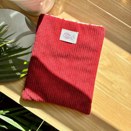 Protège-livre de poche en velours côtelé rouge en stock