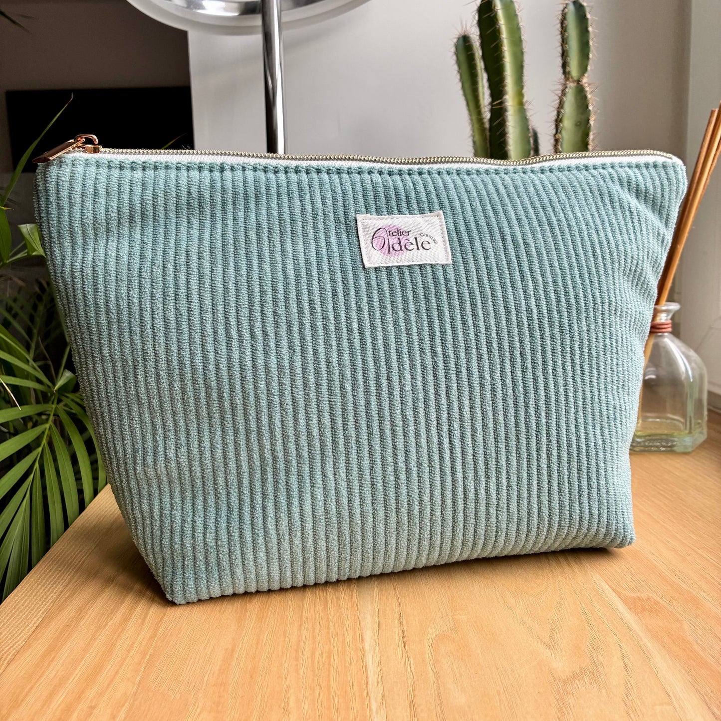 Trousse de toilette en velours côtelé bleu ciel - personnalisable