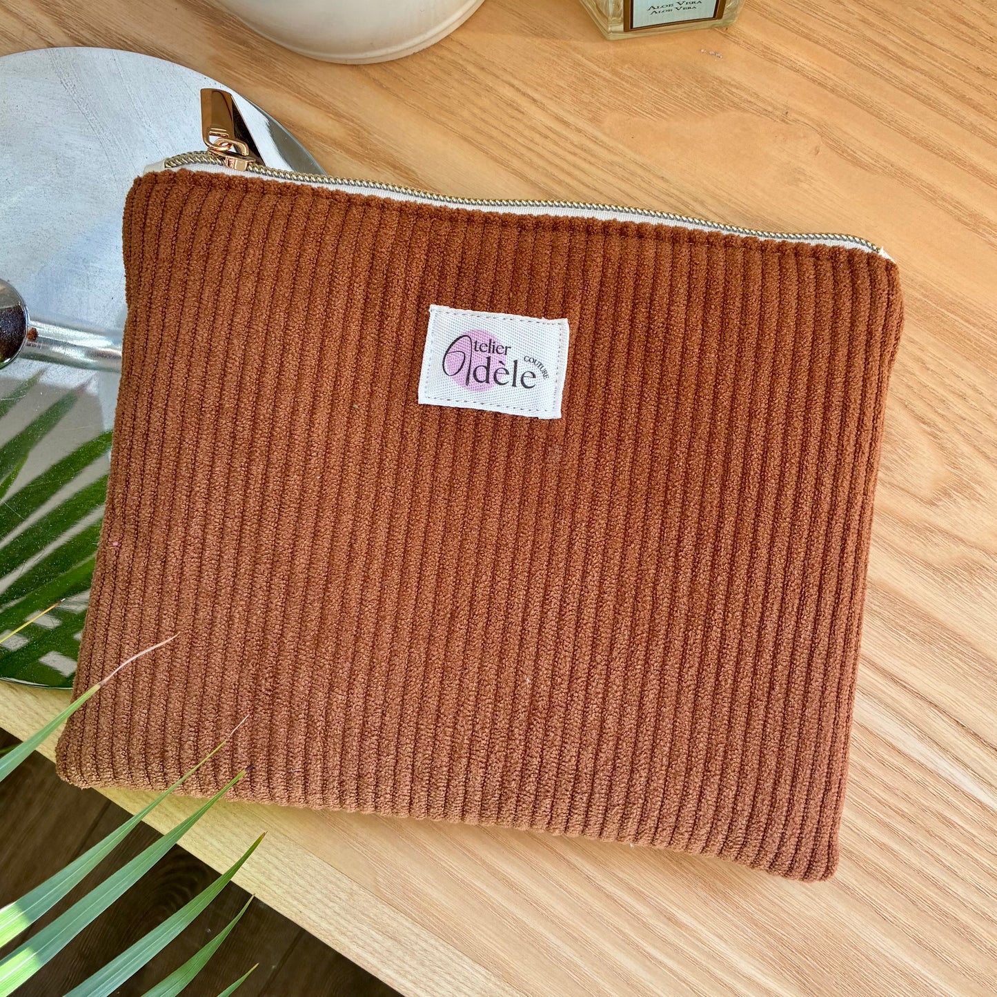 Trousse plate en velours côtelé camel/écru