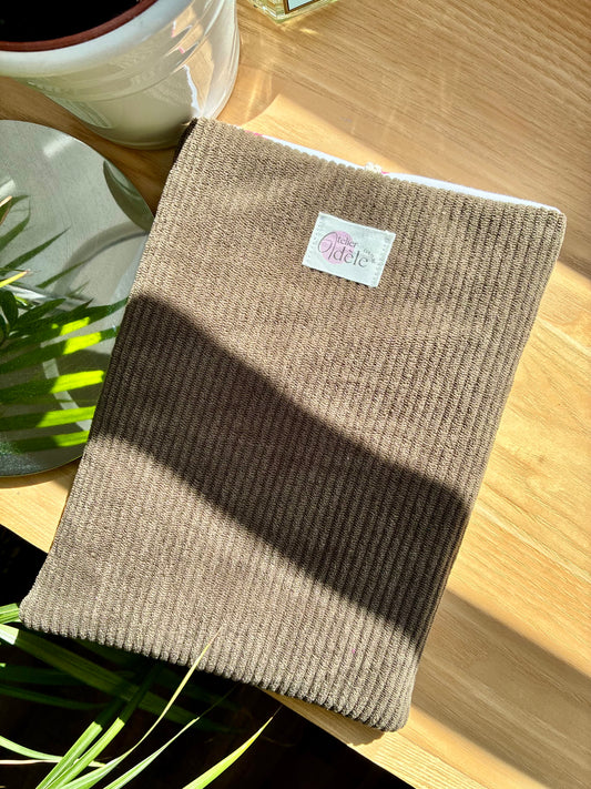 Protège-livre broché en velours côtelé marron en stock