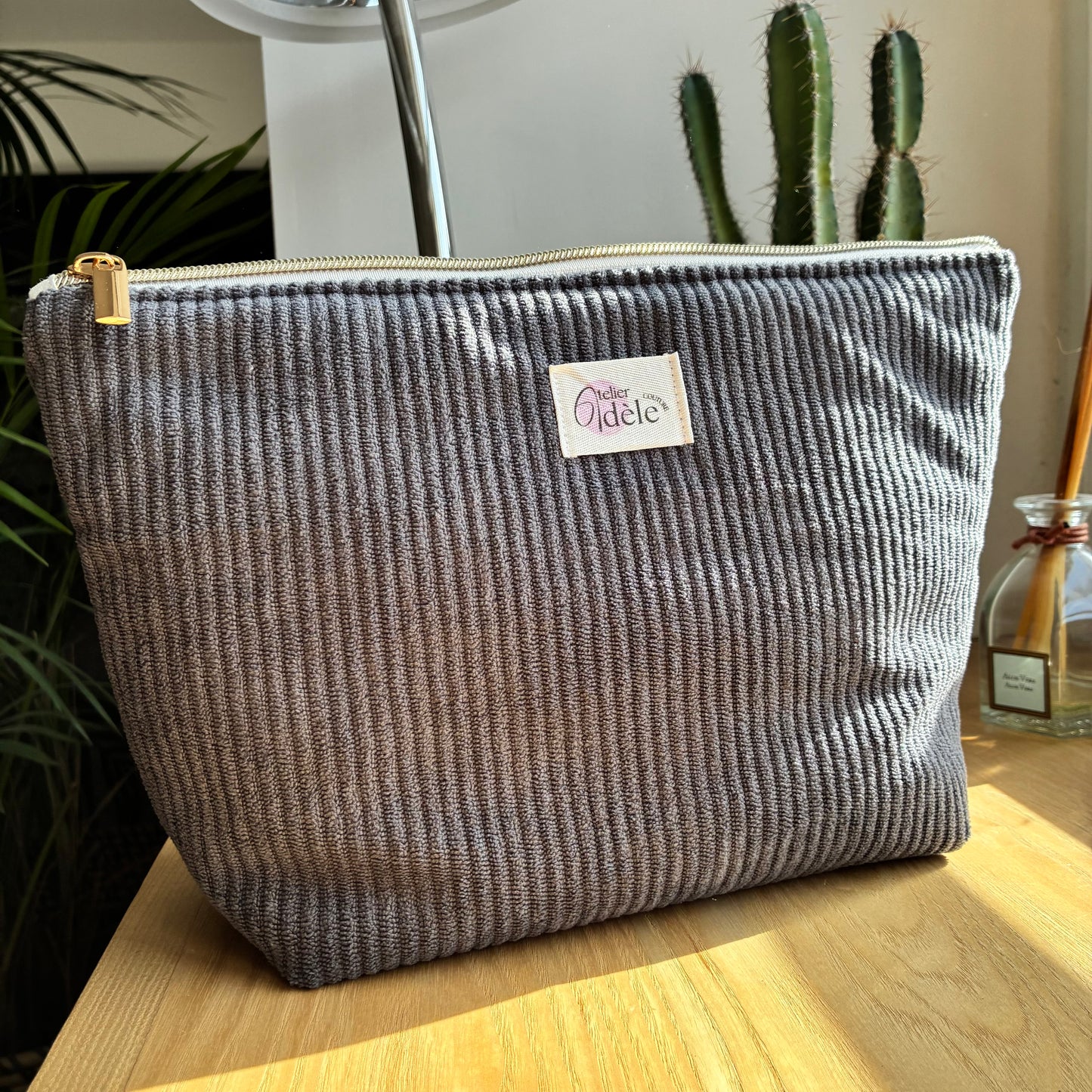 Trousse de toilette en velours côtelé gris/géométrique - en stock