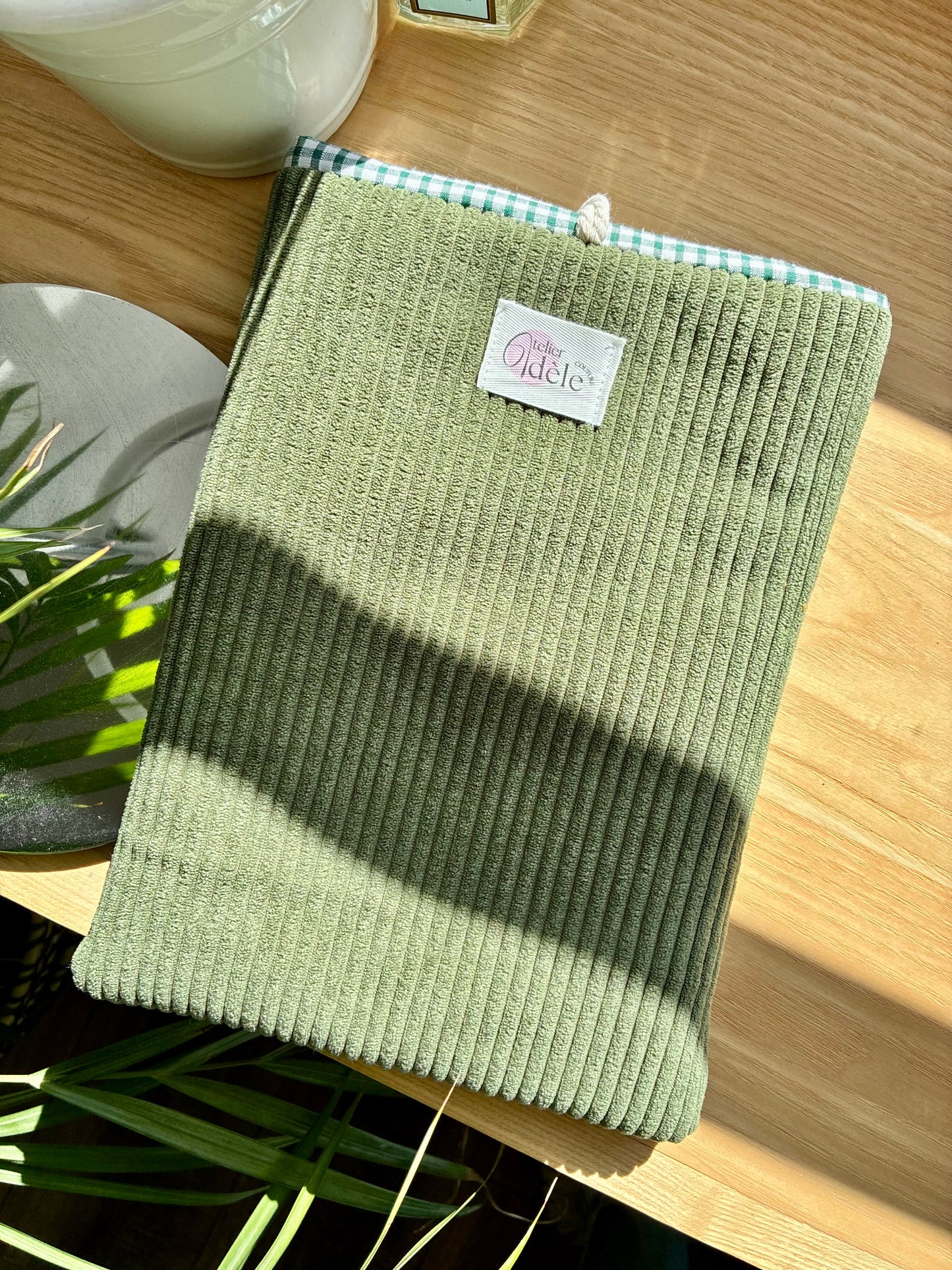 Protège-livre broché en velours côtelé kaki/vichy en stock