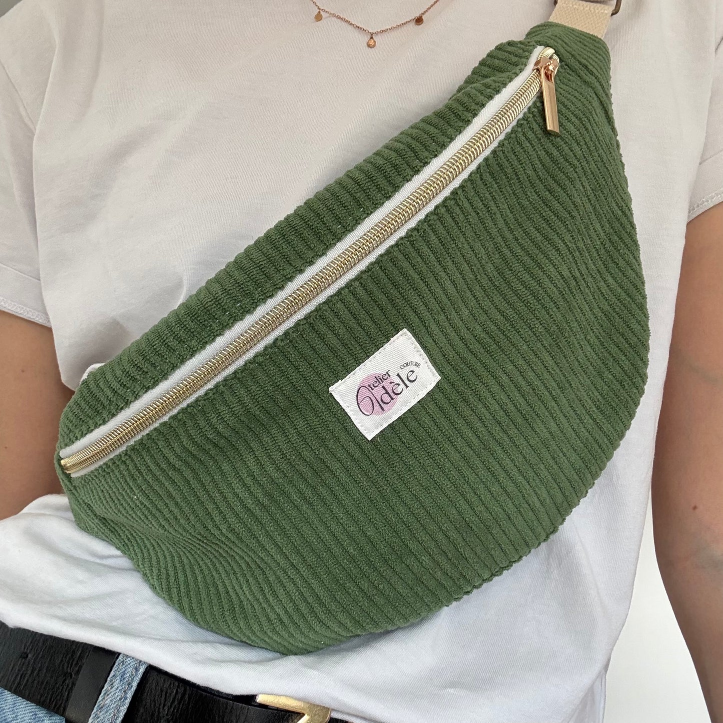 Banane en velours côtelé vert matcha/éventails en stock